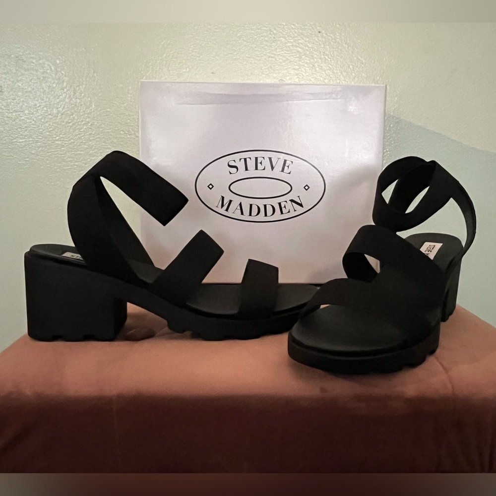 NWT Steve Madden, Size 8.5, Black Haidar Sandal